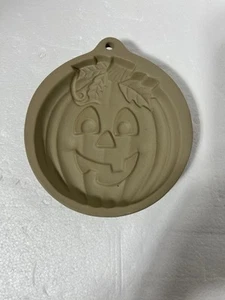 RARE 1997 Wilton Pumpkin Jack O’Lantern Halloween MOLD Brown Bag Cookies - Bild 1 von 2