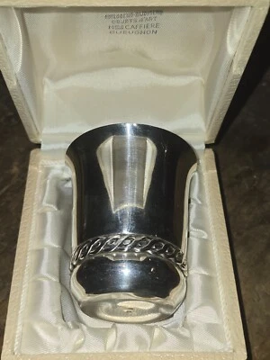 Ancienne timbale gobelet en métal argenté poincon A R - Vintage - Photo 1/4