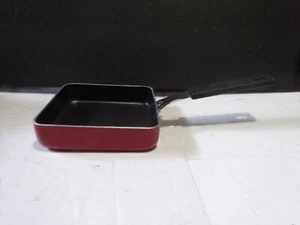 Mini sartén cuadrada antiadherente roja de 5 pulgadas con mango Stay Cool - Imagen 1 de 5