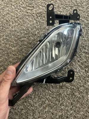 Faro antiniebla izquierdo Hyundai Elantra 2011-13 Foto 1 de 3