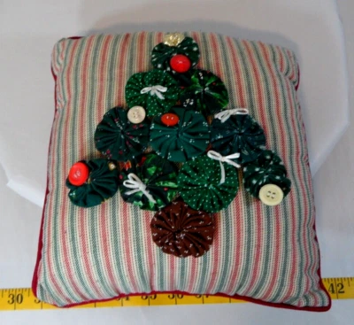 Travesseiro quadrado de árvore de Natal feito à mão aplique colcha círculos 9" - Imagem 1 de 4