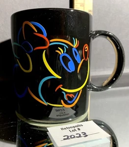 Taza de café de cerámica Disney Minnie Mouse negra neón silueta arco iris - Imagen 1 de 6