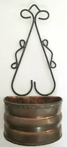 CONTENEDOR DE FLORES PLANTADORA DE PARED DE LATÓN Y HIERRO FORJADO DE COLECCIÓN 19" ANTIGUO  - Imagen 1 de 4