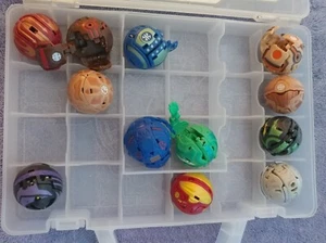 Bakugan Battle Brawlers Set Estuche, 12 Brawlers, Libro de Reglas, Cartas - Imagen 1 de 5