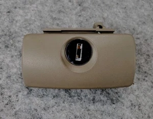2005-2009 HYUNDAI TUCSON GLOVE BOX DASH COMPARTMENT LATCH LOCK HANDLE TAN OEM - Picture 1 of 13