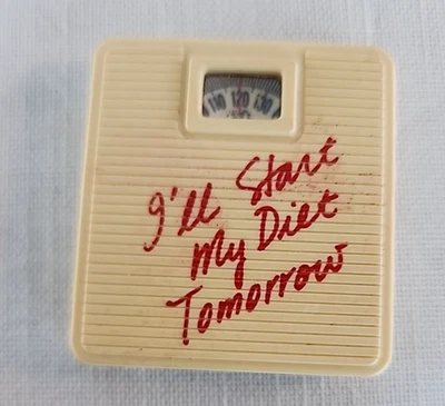 Imán de nevera escala Acme vintage comenzaré mi dieta mañana recordatorio humor Foto 1 de 2