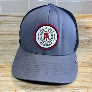 TRAVIS MATHEW x BARSTOOL SPORTS Cappello Camionista Uomo Blu Snapback Cappellino Regolabile - Foto 1 di 16