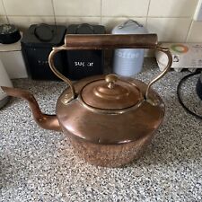 A LOVELY QUALITY ANTIQUE GEORGIAN OVAL COPPER KETTLE, CIRCA 1820.
