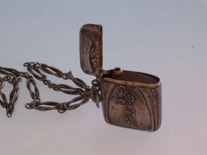 Encendedor antiguo. Encendedor antiguo art deco art nouveau plateado? - Imagen 1 de 1