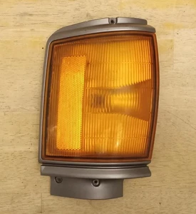 Luz de estacionamiento/señal de giro para camioneta Toyota 1987-1988 (derecha) - Imagen 1 de 12