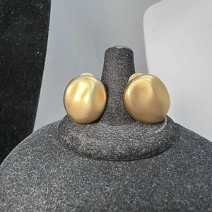 Vintage Maxine Denker Round Brushed Matte Gold Tone Clip Earrings - Picture 1 of 2