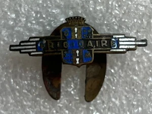 Rare Vintage Pin Anstecker GM FRIGIDAIRE Kühlschrank Logo Emblem Emaille Knopfloch - Bild 1 von 5