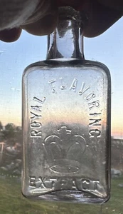 Antiguo extracto saborizante real con corona con labio astillado - Imagen 1 de 7
