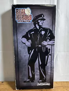 1998 Ertl Real Heroes Top Cop 12" personaggio polizia con accessori realistici COA nuovo con scatola - Foto 1 di 20
