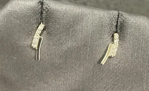 Lovely 14K Yellow Gold Natural Diamond Double Bar Stud Earring - Picture 1 of 8