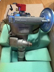 Triumph TR6 Rebuilt Distributor w/new vacuum unit & cap, & good used plug wires - Picture 1 of 7