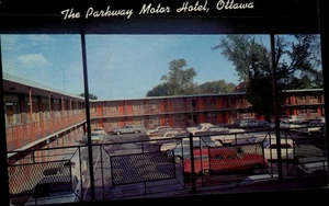 Canada Ottawa,ON Parkway Motor Hotel, Old Cars Vintage Ontario Postcard - Picture 1 of 2
