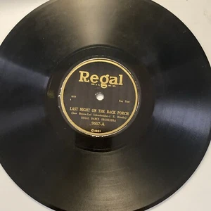 1923 JAZZ Regal Dance Orch - Samuels 78 rpm REGAL 9557 Sittin In A Corner V+ - Picture 1 of 4