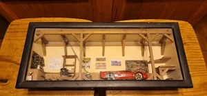SALEEN S7 GARAGE DIORAMA 1:18 MASSSTAB SELTENE SCHATTENBOX HÄNGENDES ANZEIGEAUTO - Bild 1 von 7