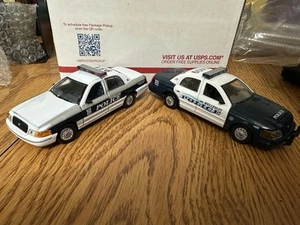 GEARBOX FRAMINGHAM MA & WELLESLEY MA POLICE FORD CROWN VIC SCALE 1/43 LOOSE - Picture 1 of 2