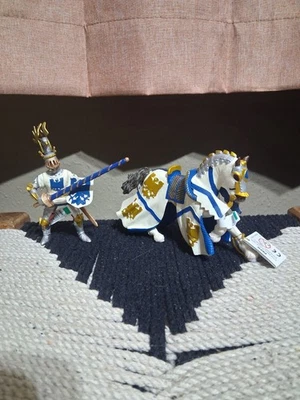 Papo Medieval Blanco Azul Oro Plata Pájaro Justas Caballero y Caballo (NUEVO)  Foto 1 de 4
