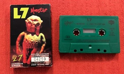 L7-2 TRACK LIMITED EDITION/NUMBERED GREEN CASSETTE SINGLE IN CARD SLEEVE-MONSTER - Imagem 1 de 4
