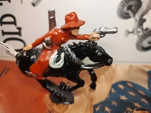 Manoil Mounted Cowboy Shooting ( recast) - Picture 1 of 3