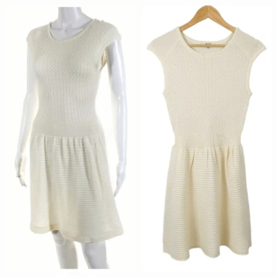 Vestido BB Dakota Calce y Acampanado Acanalado Tejido con Cable Mezcla de Lana en Marfil Talla Pequeña Foto 1 de 4