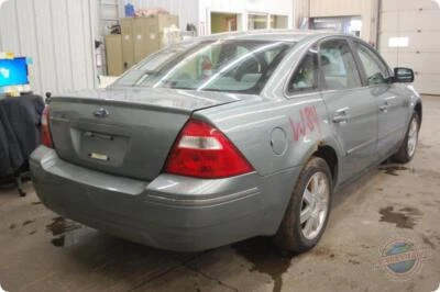 Puntal de suspensión trasero derecho usado se adapta a: Ford Fivorent 2005 tracción trasera derecha Foto 1 de 4