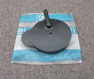 NOS 1970 - 1975 Chevrolet Models Windshield Reservoir Cap GM Part # 3798372 - Picture 1 of 2
