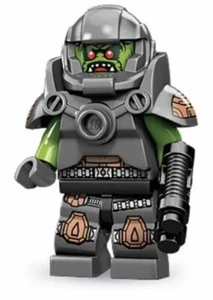 LEGO Minifigure Series 9 Alien Avenger 2012 71000 Sealed Foil Pack - Picture 1 of 2
