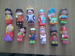 ELC HAPPYLAND FIGURENPAKET X 12 KOSTENLOSER UK-VERSAND - Bild 1 von 5