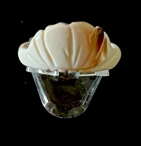 Vintage Beautifully Carved Strawberry Multi-tone Shell Ring Size 6.5 - Picture 1 of 3