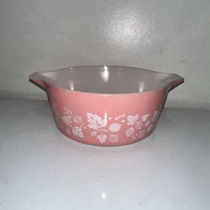 Vintage PYREX Pink Gooseberry Casserole Dish 475-B-2 1/2 Qt RARE Great Cond - Picture 1 of 7