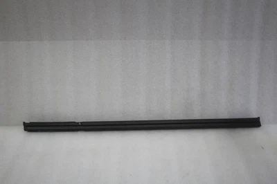 Cadillac CT5 2020 2021 lado izquierdo del conductor puerta trasera ventana moldeada Foto 1 de 4