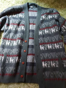 Unisex Cardigan Wool Sweater, handmade in Ecuador, wood buttons, size L - Picture 1 of 4