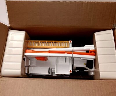 NOVO NA CAIXA DG Productions GMC Truck FPL Service Bucket Truck & Bank #1995-1-1 - Imagem 1 de 4