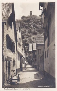 AK Ansichtskarte Postkarte Braubach, alte Gasse mit Marksburg vor 1945 - Bild 1 von 2