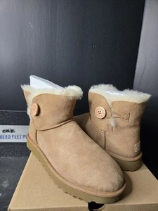 UGG 1016422 Mini Bailey Button II Damen Stiefel - Bild 1 von 5