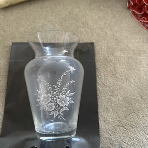 Avon floral bouquet crystal vase - Picture 1 of 5