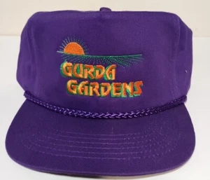 Vintage Gurda Gardens Supermarkt Lebensmittel lila Druckknopflasche Seilmütze Kappe Neu aus altem Lagerbestand - Bild 1 von 8