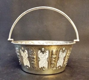 Victorian Silver Plated Bonbon Dish Moulded Glass Liner - Lozenge Mark 6/07/1870 - Picture 1 of 8