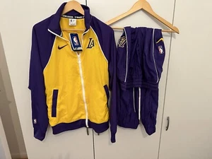 Nike Trainingsanzug Los Angeles Lakers Size M 🏀🏀 NWT NBA Warm Up Track Suite - Bild 1 von 15