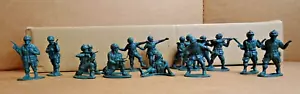 Plastic Army Men US Soldiers Green WW2 or Vietnam 16 figures 7 Poses 2" tall G1 - Picture 1 of 9