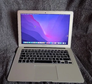 Apple Macbook air 13 Zoll/33,02 cm mac OS Monterey, silber  - Bild 1 von 5