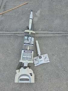 Shark Navigator Lift-Away DLX Vacuum Cleaner - UV440 - Picture 1 of 5