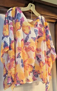 Chico's Floral cover top Sz. 2 NWT - Picture 1 of 3
