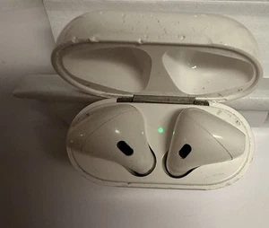 Authentic Apple AirPods 2nd Generation w/Charging Case A2032 A2031 Functional - Photo 1 sur 11