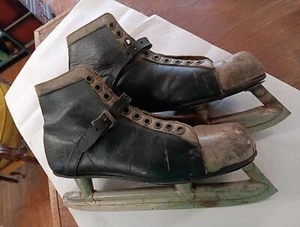Vintage Men's Ice Skates, Union Hardware Co. Size 11 1/2, Winter Decor - Picture 1 of 16