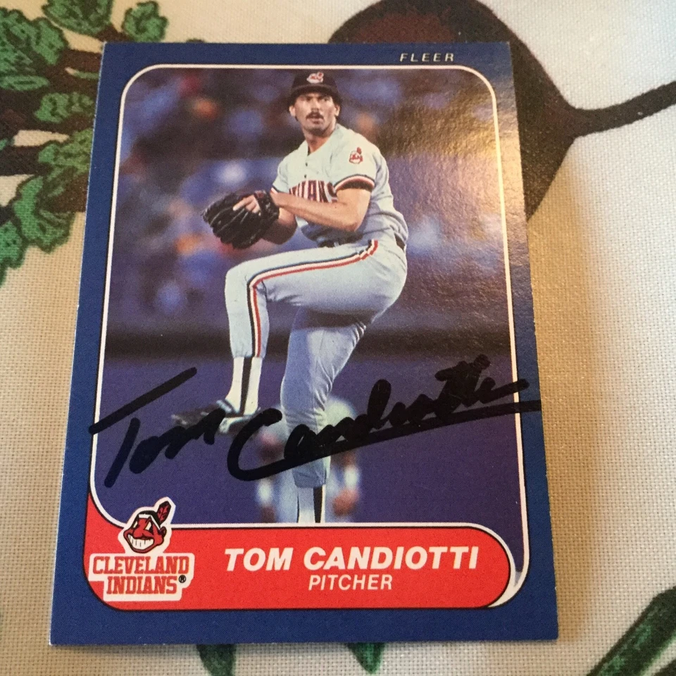 1986 年弗莱尔更新汤姆·坎迪奥蒂签名亲笔签名棒球卡印度人 — 第 1/1 张图片